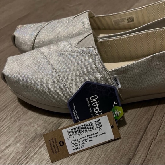 TOMS Alpargata Silver Glimmer Slip-on, size 6.5 - Picture 2 of 4